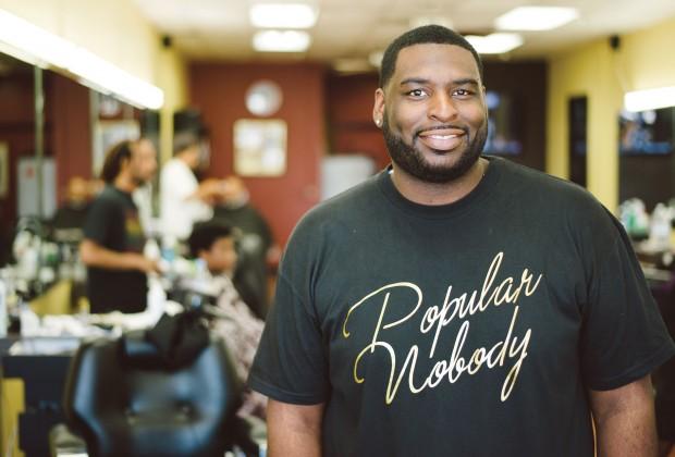 Popular Nobody by John Mosley Barber Case - Black with Gold Trim HairArt Int'l Inc.